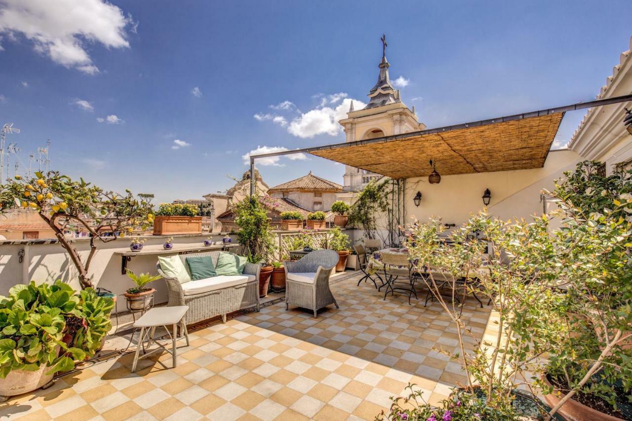 Apartmán Attic With Terrace Overlooking St Peter'S Basilica Řím Exteriér fotografie