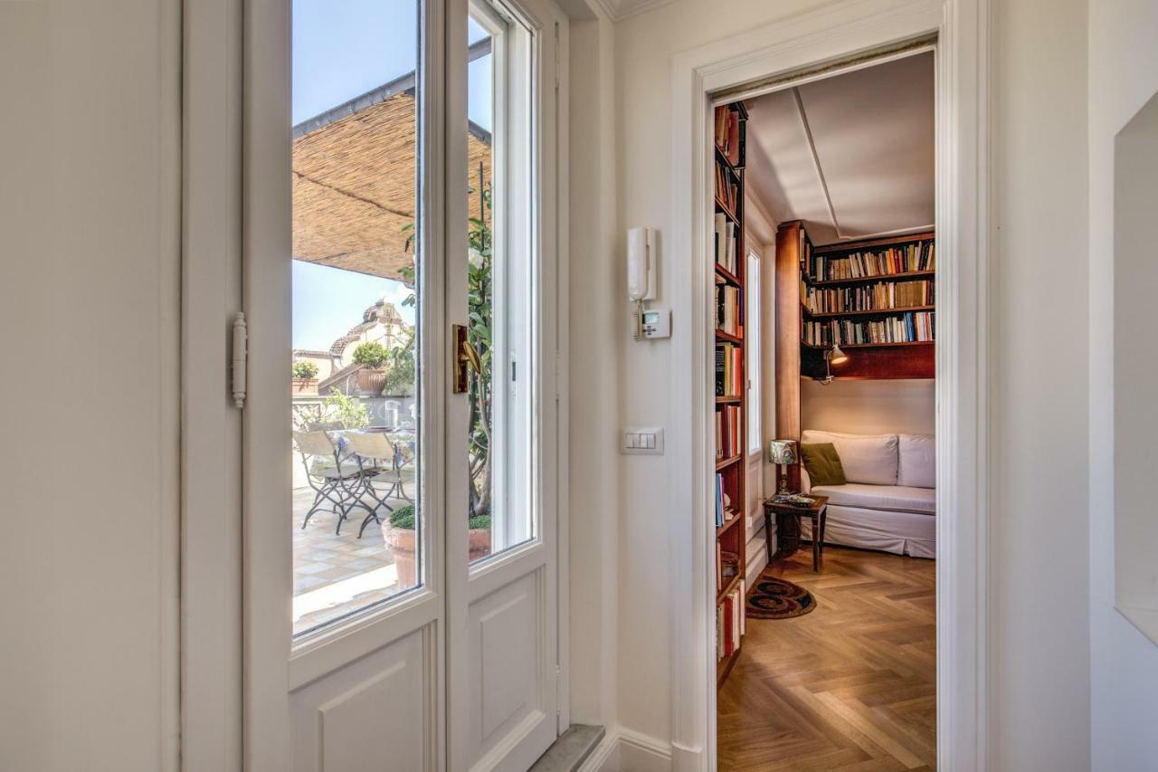 Apartmán Attic With Terrace Overlooking St Peter'S Basilica Řím Exteriér fotografie