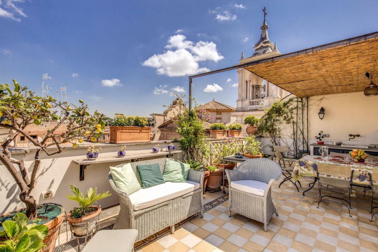 Apartmán Attic With Terrace Overlooking St Peter'S Basilica Řím Exteriér fotografie